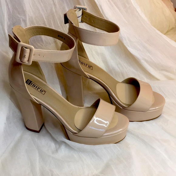 IDIFU Shoes - Nude Patent Leather Platform Sandals with Ankle Strap Size 8